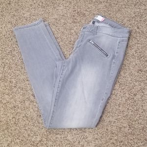 CAbi Women’s Skinny Jeans in Light Gray Wash